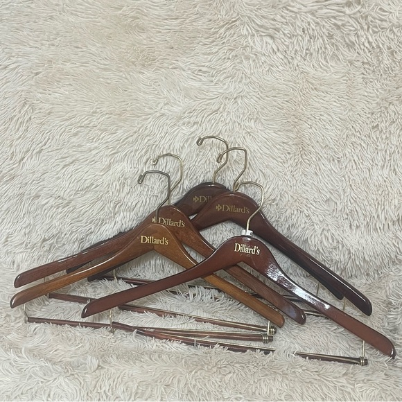 Dillard's Wooden MENS SUIT Hangers Set off 5, - Picture 1 of 7